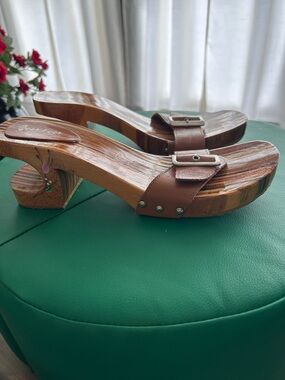 Beat Feet Woman’s Size 9 wooden sandals